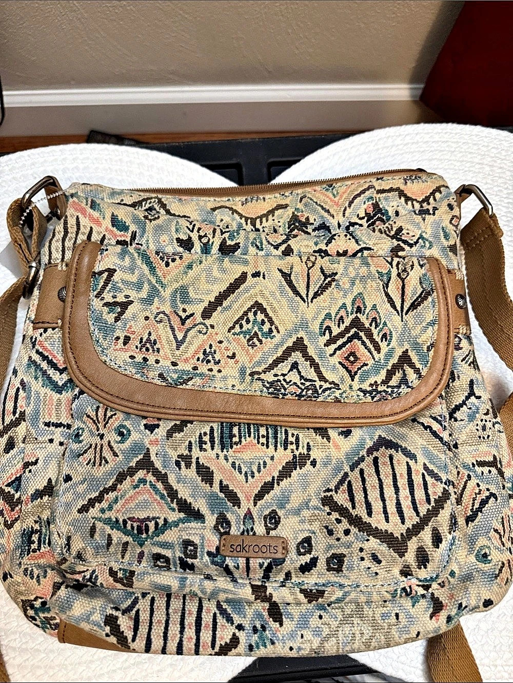 sakroots Artist Circle Flat Crossbody Beige & Blue